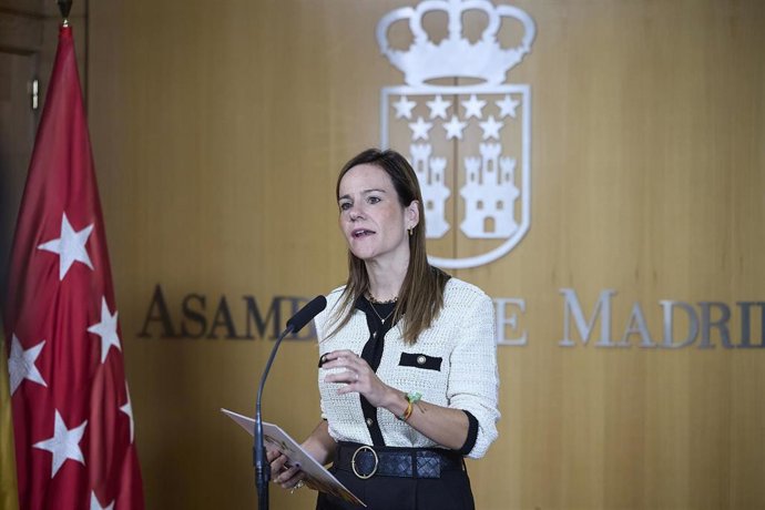 Archivo - La portavoz de Vox en la Asamblea, Isabel Pérez Moñino, durante una rueda de prensa tras el pleno de la Asamblea de Madrid