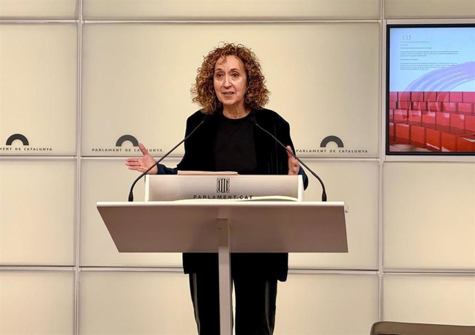 La portavoz de ERC en el Parlament, Ester Capella, en rueda de prensa.