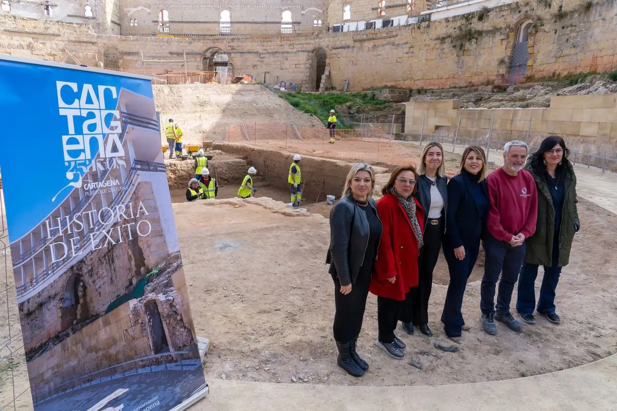 Presentación de las actividades del XXV aniversario de Puerto de Culturas en el Anfiteatro Romano
