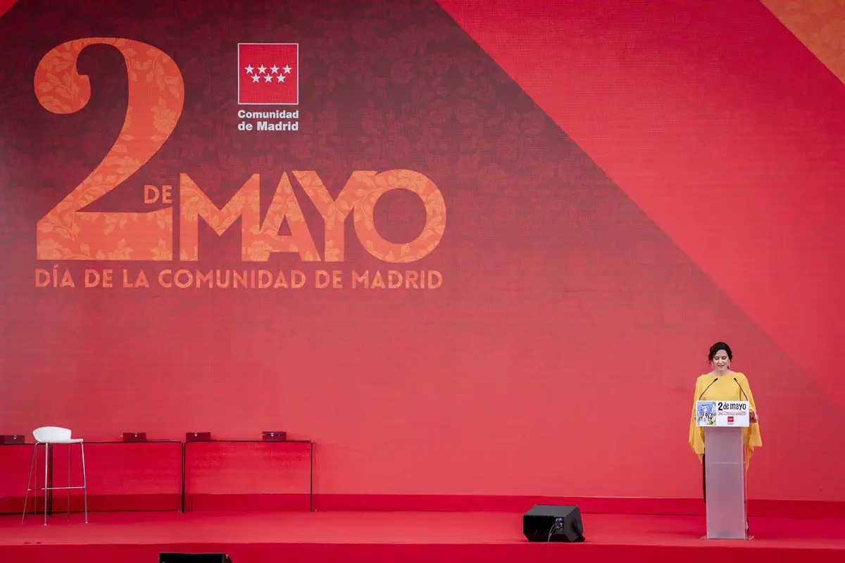 Isabel Díaz Ayuso entrega la Gran Cruz del Dos de Mayo