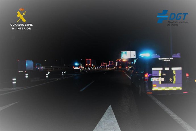 Interceptado un conductor de un turismo con caravana por circular en sentido contrario en Moixent.