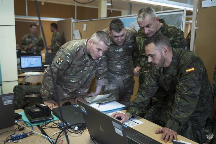 Miembros de la BRI I en el planeamiento con ejércitos aliados.