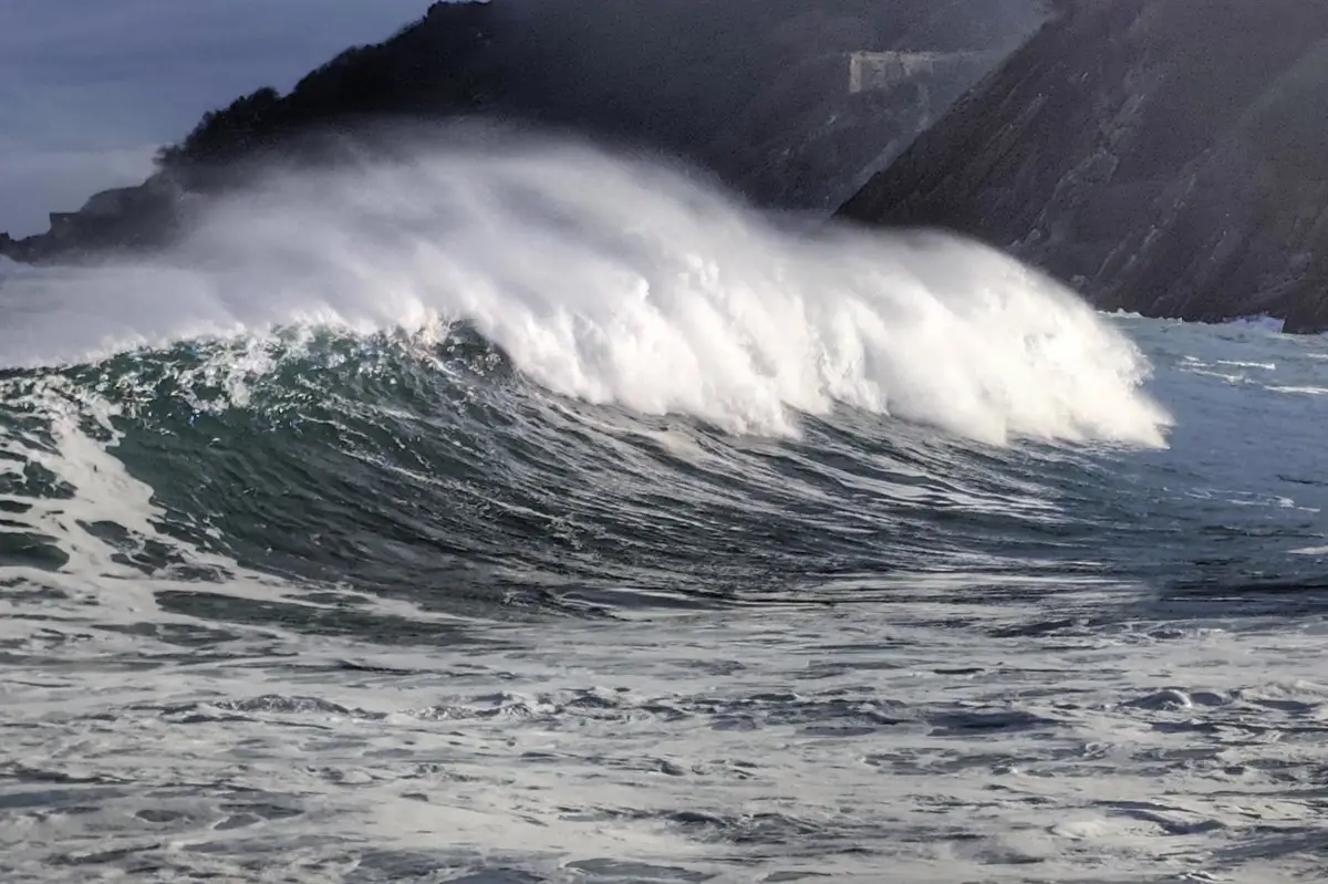 Fuerte oleaje en la costa