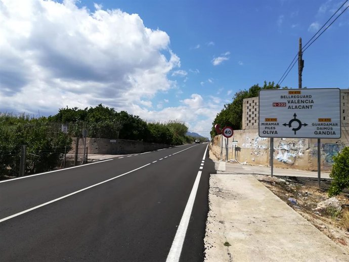 Archivo - La carretera que une Bellreguard con la playa