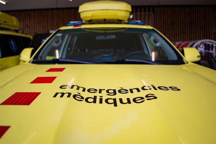 Archivo - Ambulancias en la sede del SEM.