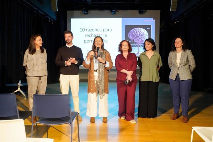 Más de 500 alumnos de 11 centros participan en el programa de prevención del consumo de pornografía en adolescentes