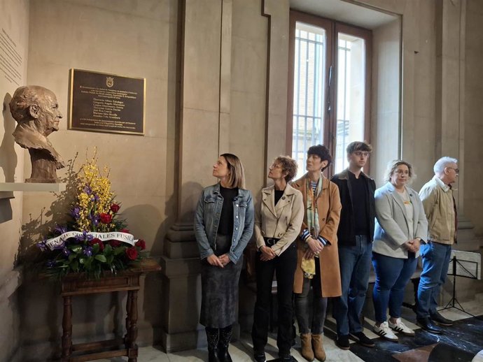 María Chivite y Elma Saiz en el homenaje a los concejales y trabajadores asesinados tras el golpe de Estado de 1936.