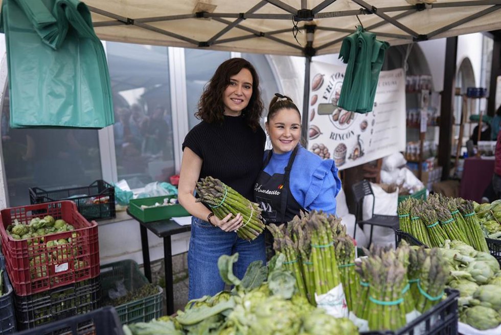 Díaz Ayuso visita el Día del Mercado de la Cámara Agraria para poner en valor la calidad de los productos madrileños de proximidad