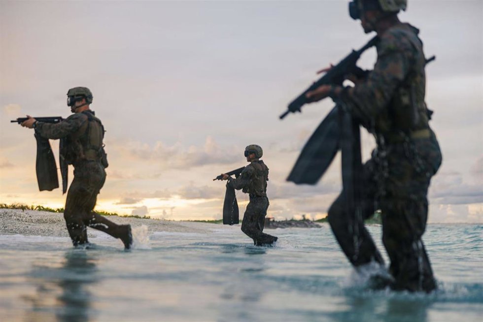 Marines del Ejército de EEUU efectúan simulacros de combate en las islas Chagos