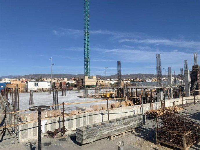 Construcción de un edificio en Almería.