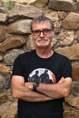 El escritor zaragozano Víctor Juan presenta este próximo martes en la DPZ 'Prandium amicorum'.