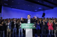 Moreno afirma que Montero opta a las elecciones como un "trámite" y censura sus "toneladas de bulos" sobre sanidad