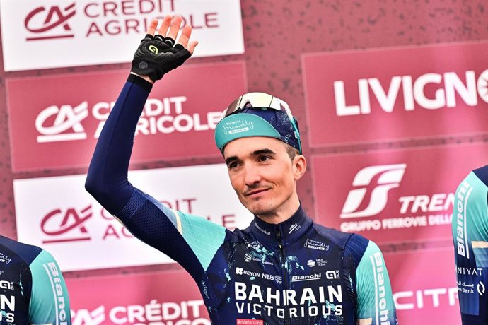 Archivo - March 6, 2026, Siena, Italy: Spanish Pello Bilbao of Bahrain - Victorious pictured during the team presentations ahead of the 'Strade Bianche' one day cycling race from and to Siena, Italy, Friday 06 March 2026.
