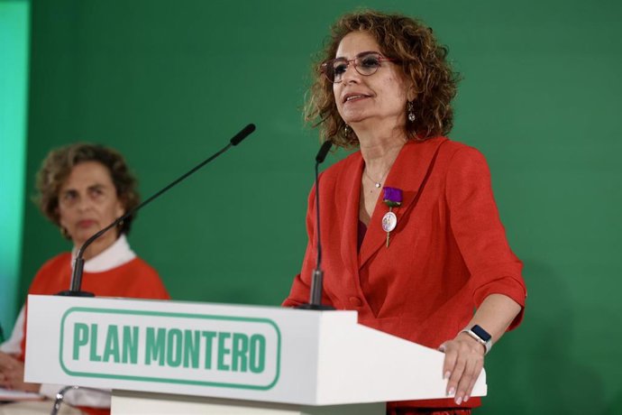 Imagen de la presentación del proyecto para Sanidad de la candidata socialista, María Jesús Montero de cara a las próximas elecciones autonómicas del 17 de mayo. En Cádiz, a 11 de abril de 2026.
