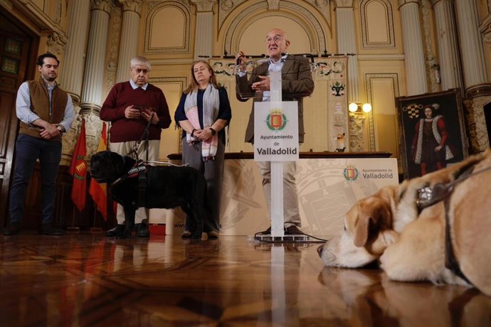 Carnero destaca la labor que realiza la ONCE y pone en valor su trabajo en la visibilización de la discapacidad visual