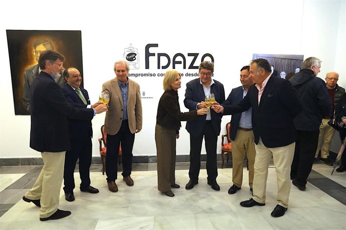 El alcalde de Jerez de la Frontera (Cádiz), María José García-Pelayo, en la visita a la exposición conmemorativa de Francisco Daza.