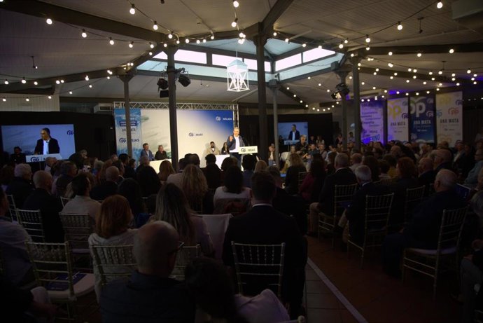 El vicesecretario de Política Autonómica y Municipal y Análisis Electoral, Elías Bendodo, en un acto en Mijas