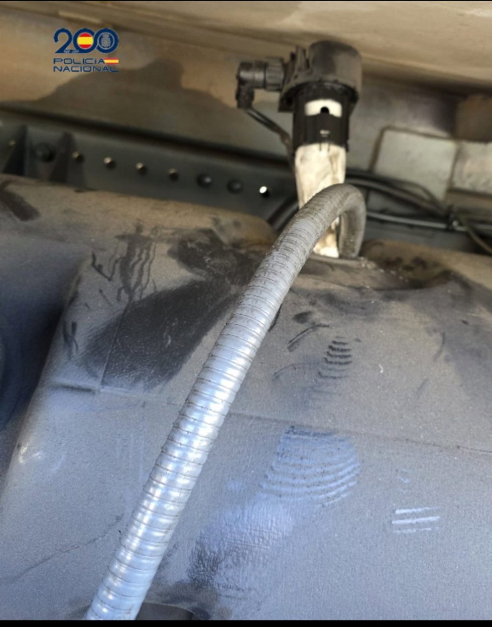 Detenido un hombre en Melilla por robar gasolina de camiones en un polígono industrial.