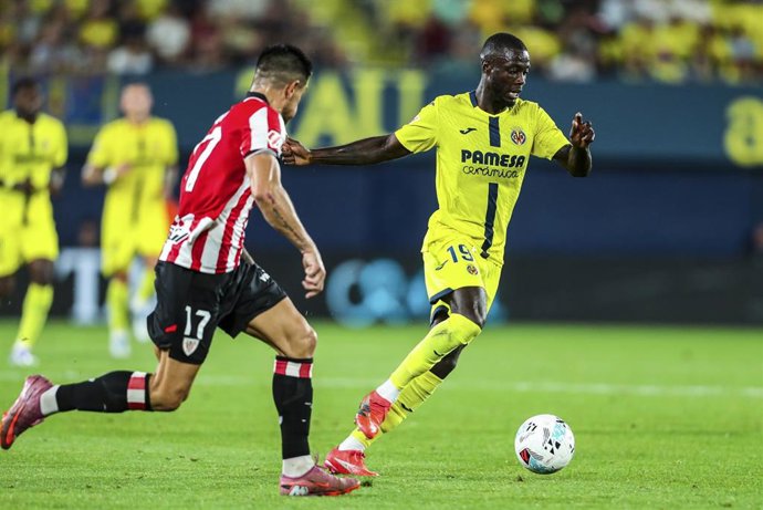 Archivo - Yuri Berchiche y Nicolas Pépé en el Villarreal-Athletic de la primera vuelta