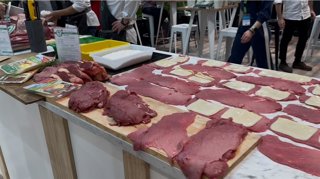 Elaboración de cachopos de Ternera Asturiana.