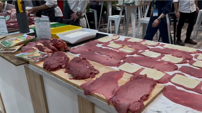 Elaboración de cachopos de Ternera Asturiana.