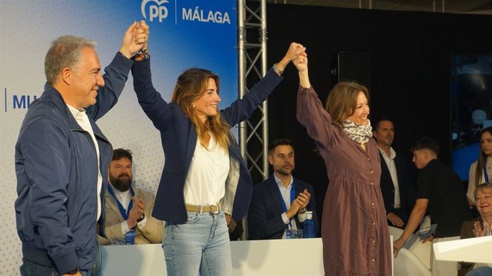 Ana Mata, nueva presidenta del PP de Mijas, junto con Elías Bendodo y Patricia Navarro