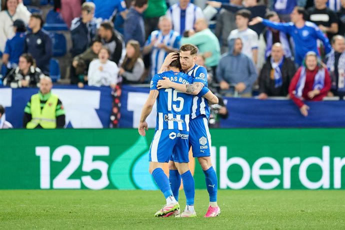 Lucas Boye, do Deportivo Alavés, comemora após marcar o segundo gol da equipe durante a partida da LaLiga EA Sports entre o Deportivo Alavés e o CA Osasuna, no Mendizorrotza, em 5 de abril de 2026, em Vitória, Espanha.