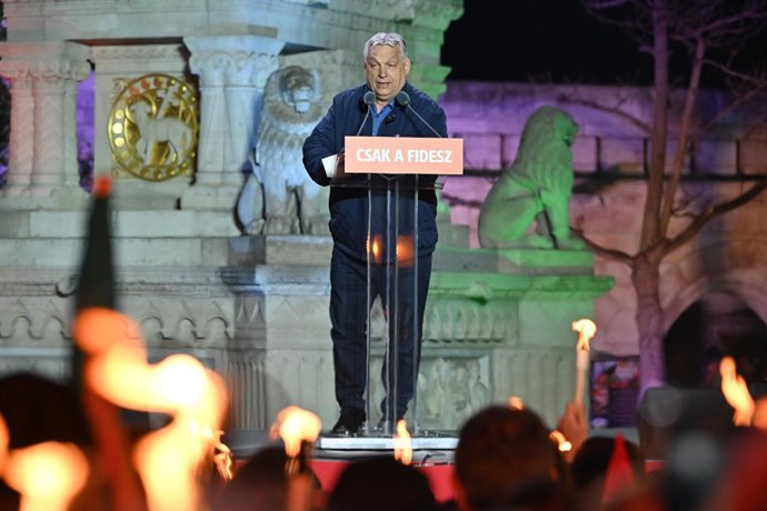 11 de abril de 2026, Budapeste, Hungria: O primeiro-ministro húngaro, VIKTOR ORBAN, realizou seu último comício político no histórico Castelo de Buda, na capital húngara, um dia antes das eleições históricas de 11 de abril de 2026. Ao longo de seus 16 ano