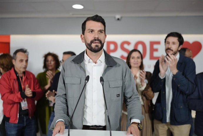 El nuevo secretario general del PSOE de Extremadura, Álvaro Sánchez Cotrina, interviene, en la sede regional, a 11 de abril de 2026, en Mérida, Badajoz, Extremadura (España).