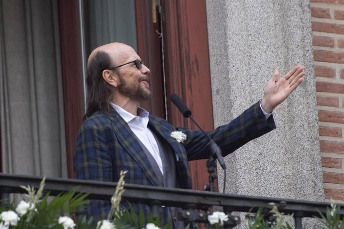 Archivo - El actor y director de cine Santiago Segura lee el pregón de las Fiestas de San Isidro 2021