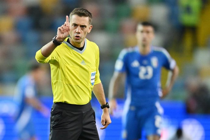Archivo - Referee Clement Turpin during the FIFA World Cup 2026, Qualifiers, Group I football match between Italy and Israel on 14 October 2025 at Friuli Stadium in Udine, Italy - Photo Domenico Cippitelli / LiveMedia / DPPI