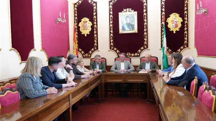 El presidente de la Diputación Provincial de Almería, José Antonio García Alcaina, ha visitado Berja para mantener un encuentro de trabajo con su alcalde, José Carlos Lupión, y su equipo de gobierno