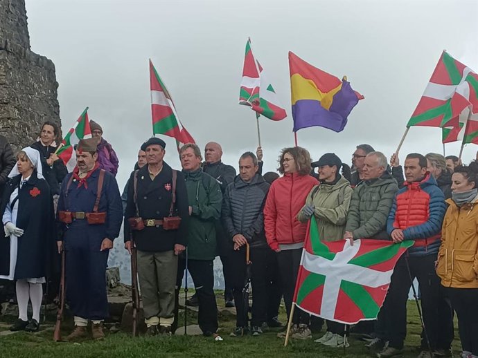 Homenaje a gudaris y milicianos desaparecidos en la batalla de Saibigain, en Bizkaia, en abril de 1973 .