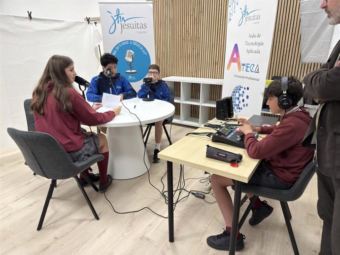 Un podcast escolar conecta Logroño con el Estado de Washington en un encuentro internacional con una senadora de EE.UU.