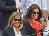 Foto: Cari Lapique y Nuria González, las otras damas de los toros en Brihuega, con permiso de Tana Rivera