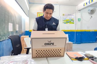 Urna en las elecciones de Perú (archivo)