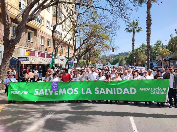 La portavoz y número dos al Parlamento andaluz por Málaga, Ana Villarejo, en la manifestación convocada de Mareas Blancas en la capital malacitana para el 12 de abril de 2026.