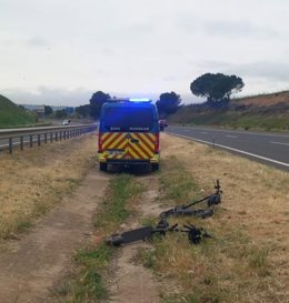 Dos detenidos por circular por la A-2 en patinete en sentido contrario
