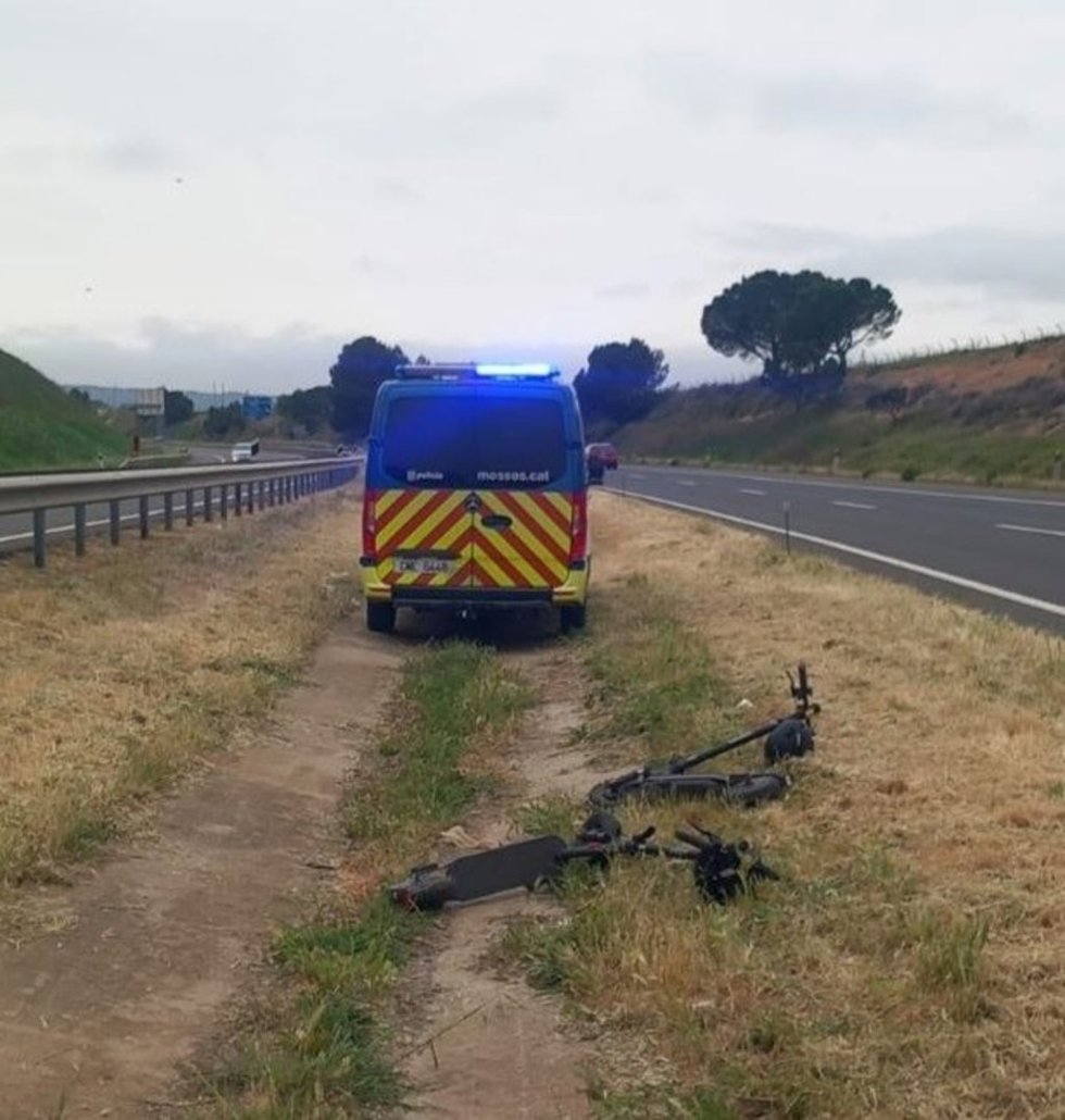 Dos detenidos por circular por la A-2 en patinete en sentido contrario