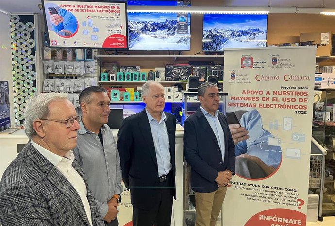 Archivo - El proyecto piloto de apoyo digital a personas mayores recibe más de 1.300 consultas en tres meses