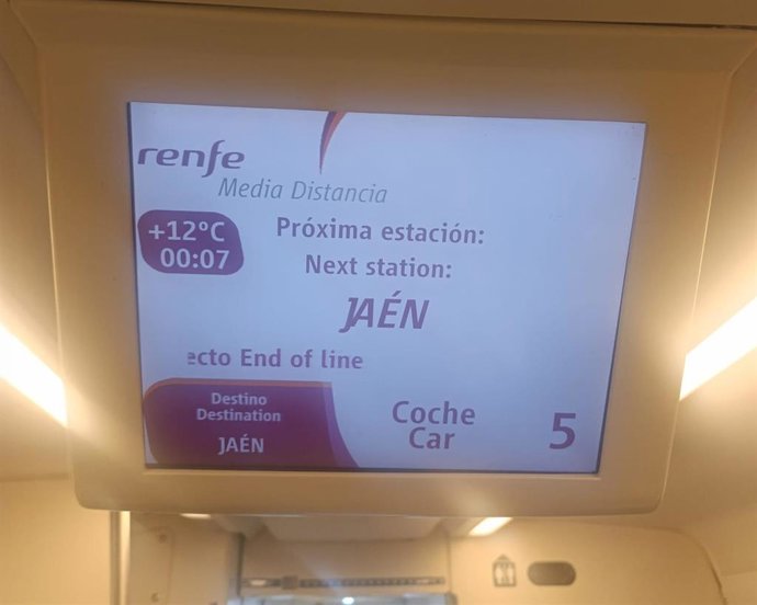 Monitor informativo del tren Madrid-Jaén del 11 de abril.