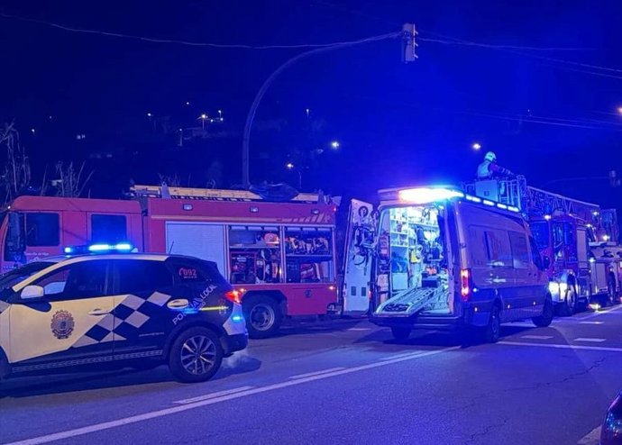 Despliegue en el aeropuerto de Vigo por el rescate de un hombre, a 12 de abril de 2026.