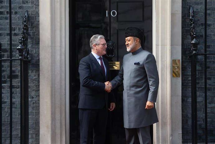 Archivo - Keir Starmer recibe al sultán de Omán, Haitham bin Tarik al Said, en Londres (imagen de archivo)