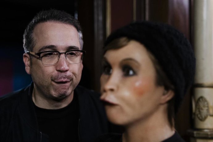 El conquense Aníbal Gómez posa para Europa Press en el Museo de Cera de Madrid