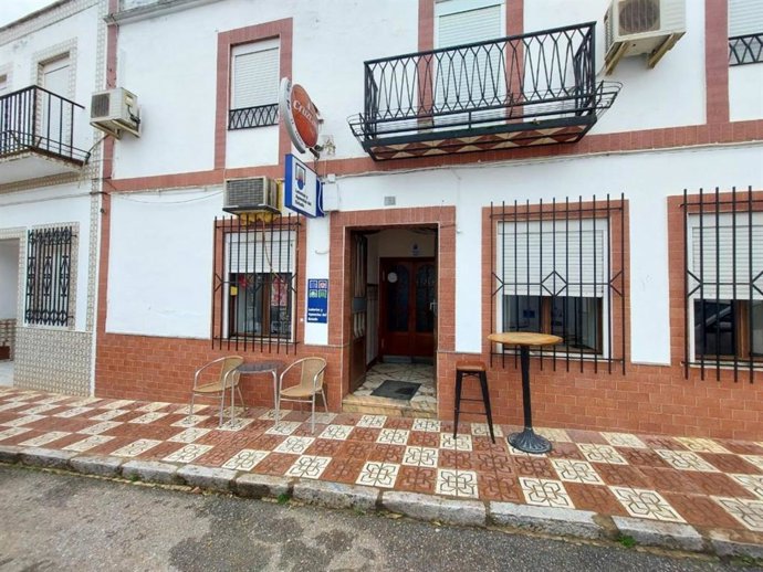 El despacho receptor sito en la calle San Pedro, número 13 de Alconera (Badajoz).