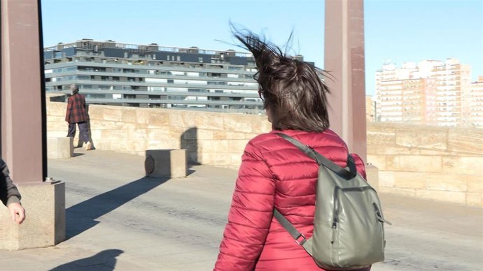 Fuertes rachas de viento en Zaragoza.