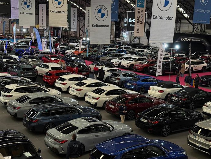 Archivo - Coches de ocasión.