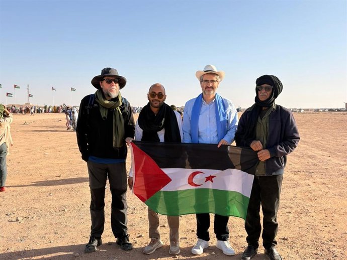El intergrupo parlamentario Pau i Llibertad per al Sàhara participa en el 50 aniversario de la RASD en Tindouf.