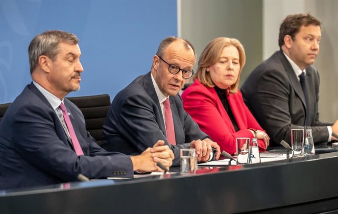 13 April 2026, Berlin: German Chancellor Friedrich Merz takes part in the press conference after the coalition committee alongside Markus Soeder (L), Minister President of Bavaria and CSU Chairman and Baerbel Bas (2-R), German Minister of Labor and Co-Fed