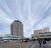 Foto: El Hospital Universitario La Paz realiza el primer implante cloclear en España con asistencia de brazo robótico